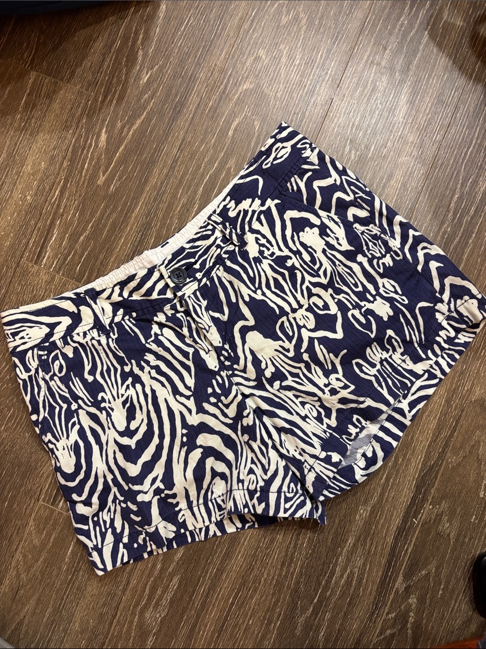 Lilly Pulitzer The Callahan Shorts 10 navy and white hidden zebra print